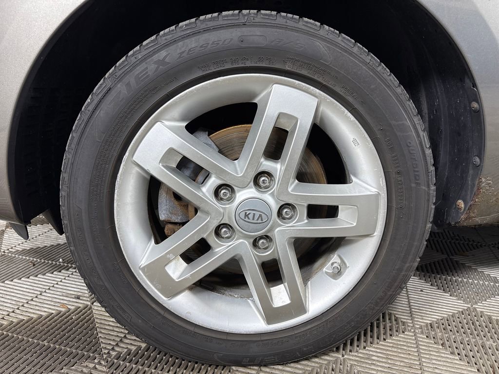 Used 2010 Kia Soul + FWD image 13