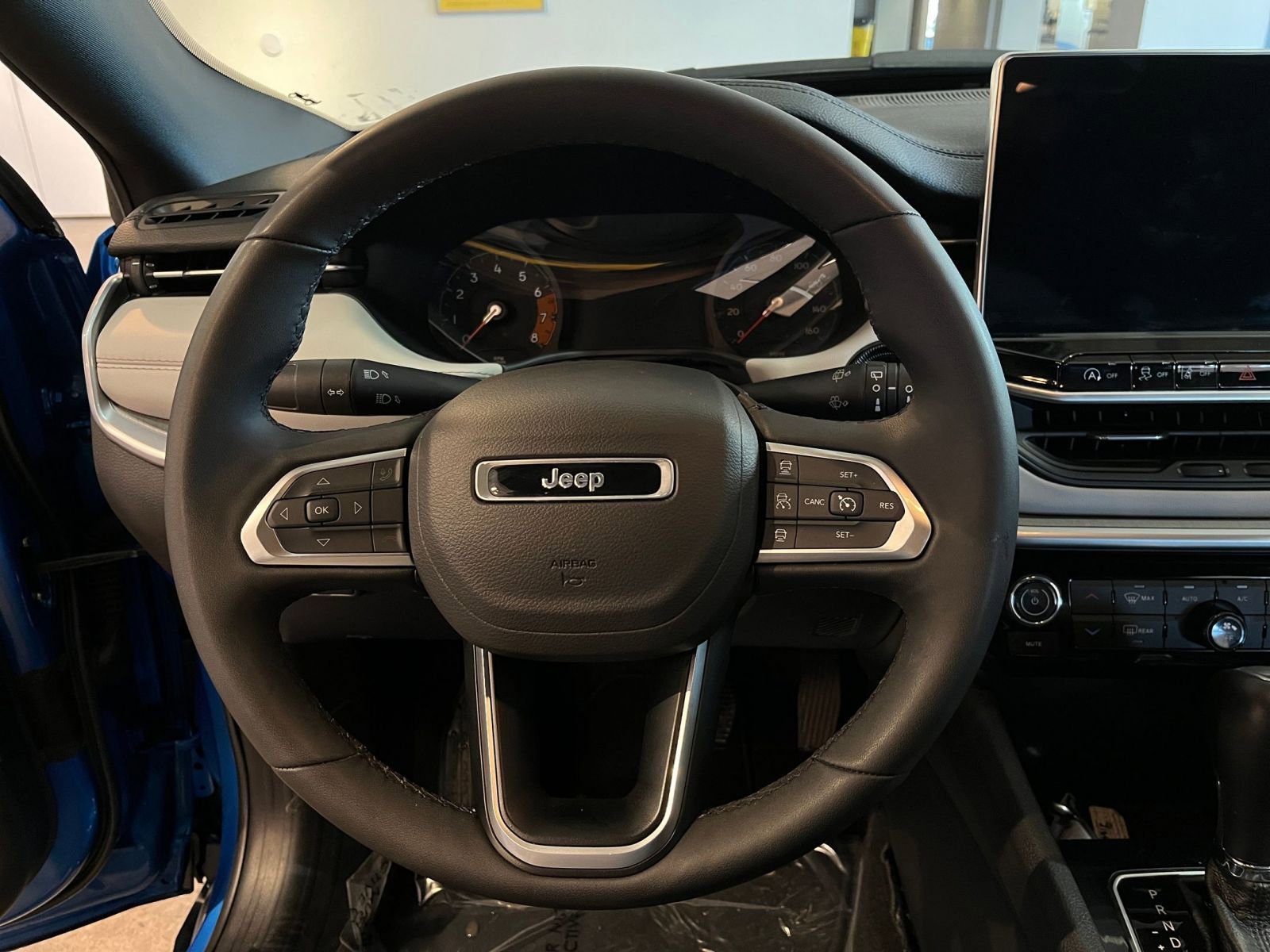 Used 2025 Jeep Compass Limited AWD/4WD image 28