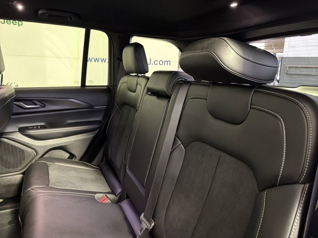 Used 2024 Jeep Grand Cherokee Altitude image 27