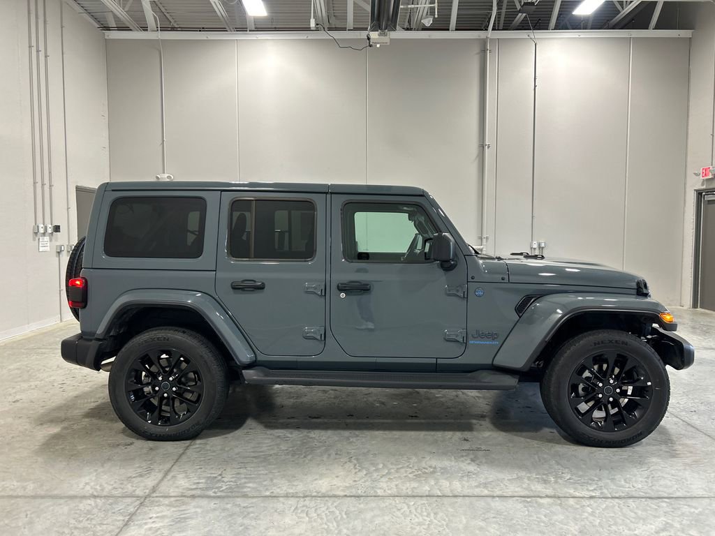 Used 2025 Jeep Wrangler Unlimited Sahara AWD/4WD image 5