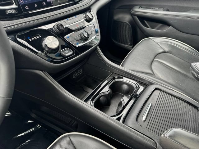 Used 2025 Chrysler Pacifica Limited FWD image 21