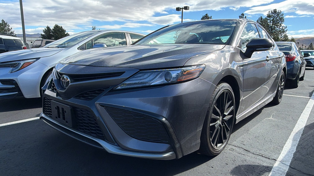 Used 2024 Toyota Camry XSE FWD image 4