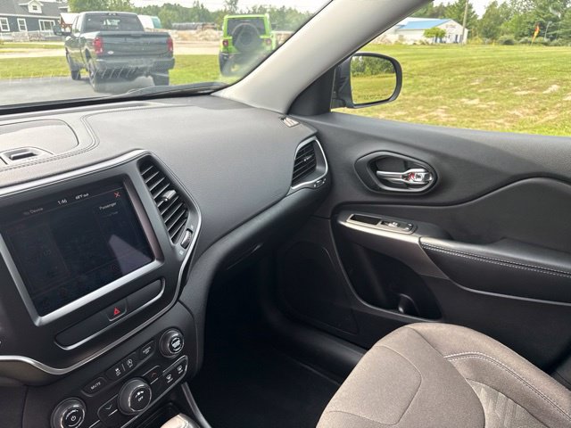 Used 2022 Jeep Cherokee Latitude AWD/4WD image 30