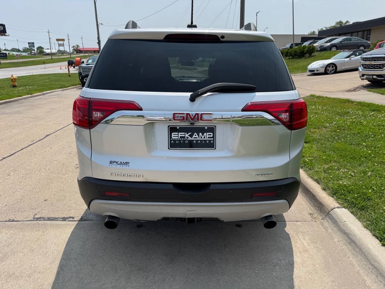 Used 2017 GMC Acadia SLT AWD/4WD image 4