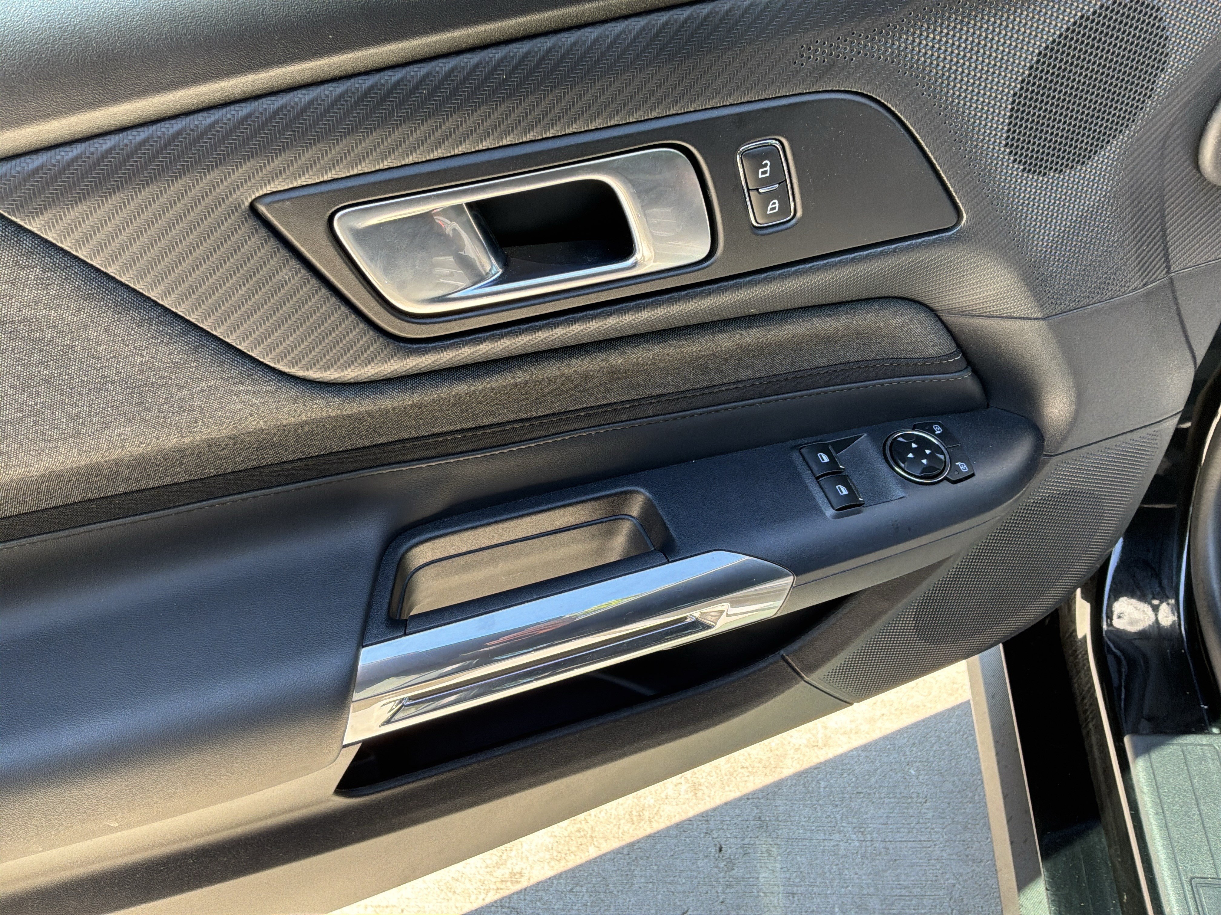 Used 2025 Ford Mustang GT RWD image 15