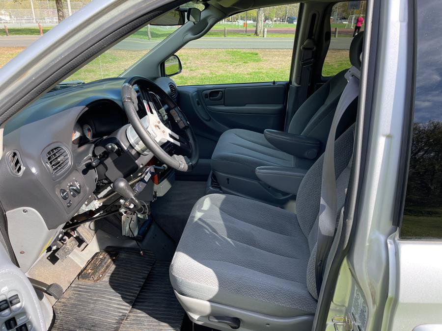 Used 2005 Chrysler Town & Country LX w/ Popular Equipment Group II FWD image 13