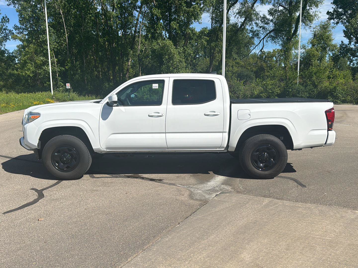 Used 2020 Toyota Tacoma SR AWD/4WD image 2