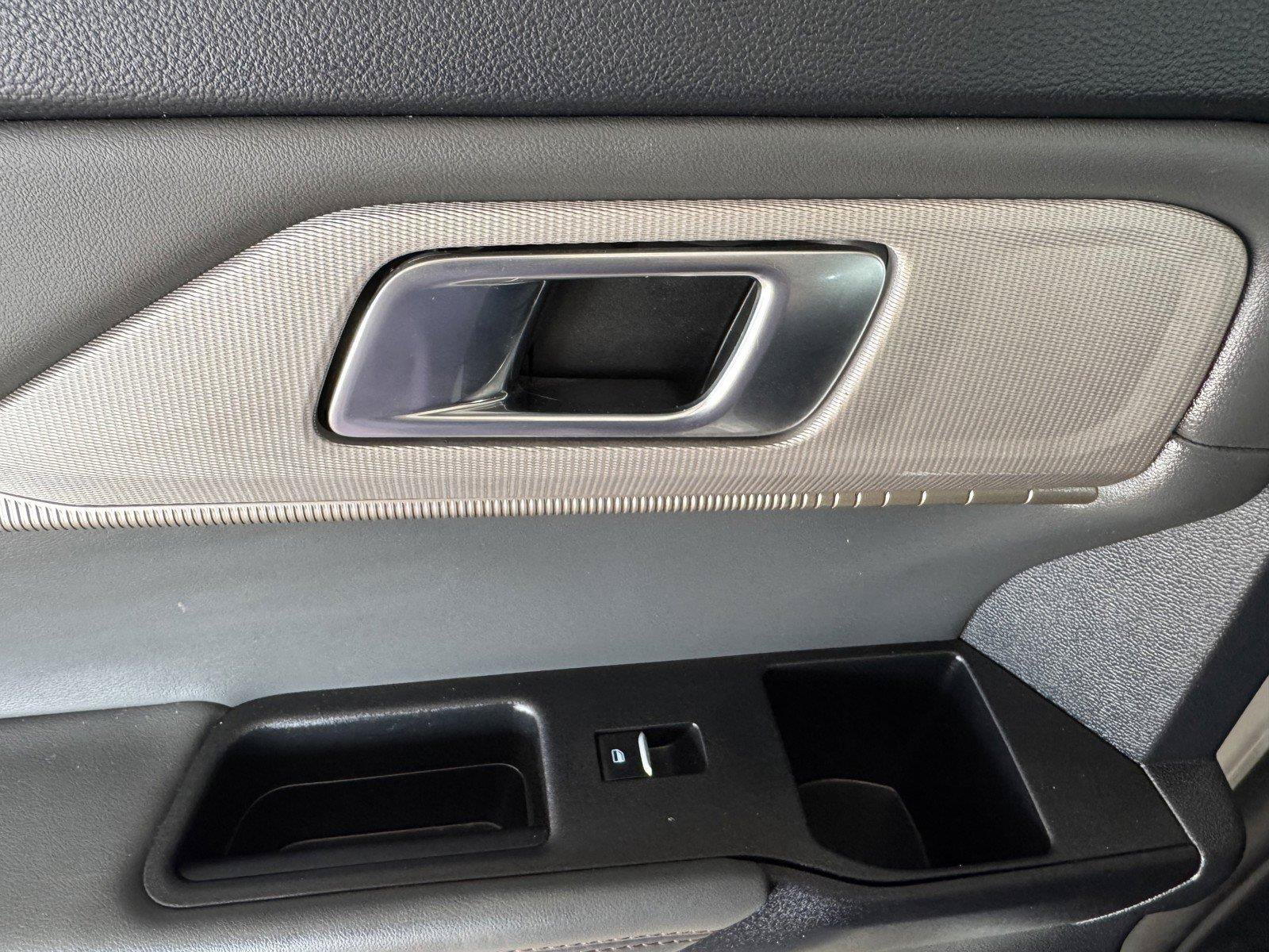 Used 2025 Ford Explorer Active RWD image 31