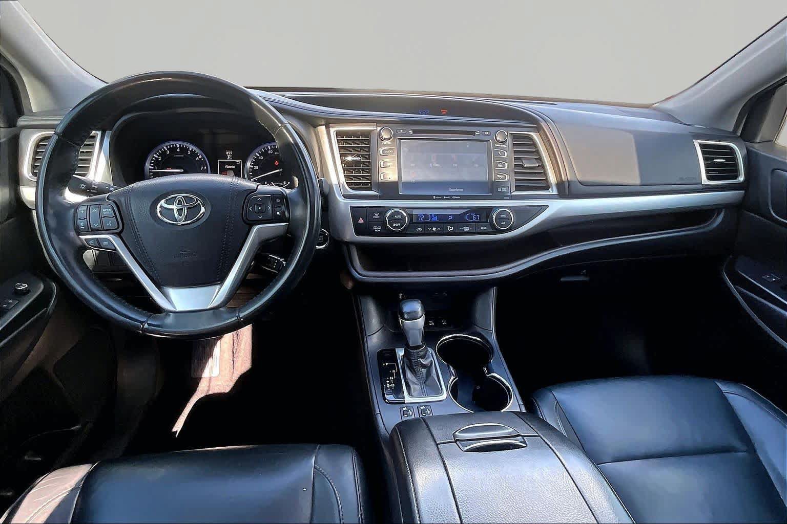 Used 2016 Toyota Highlander XLE AWD/4WD image 16