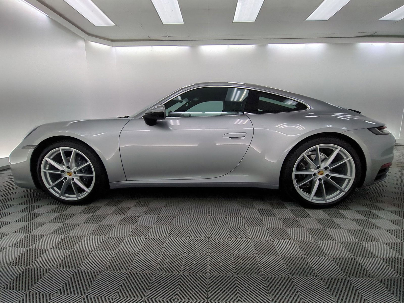 Used 2023 Porsche 911 Carrera w/ Premium Package RWD image 2