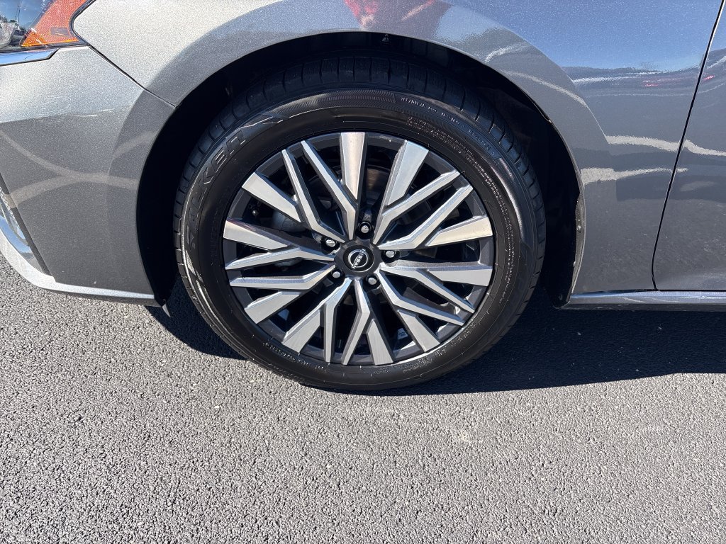 Used 2024 Nissan Altima 2.5 SV FWD image 9