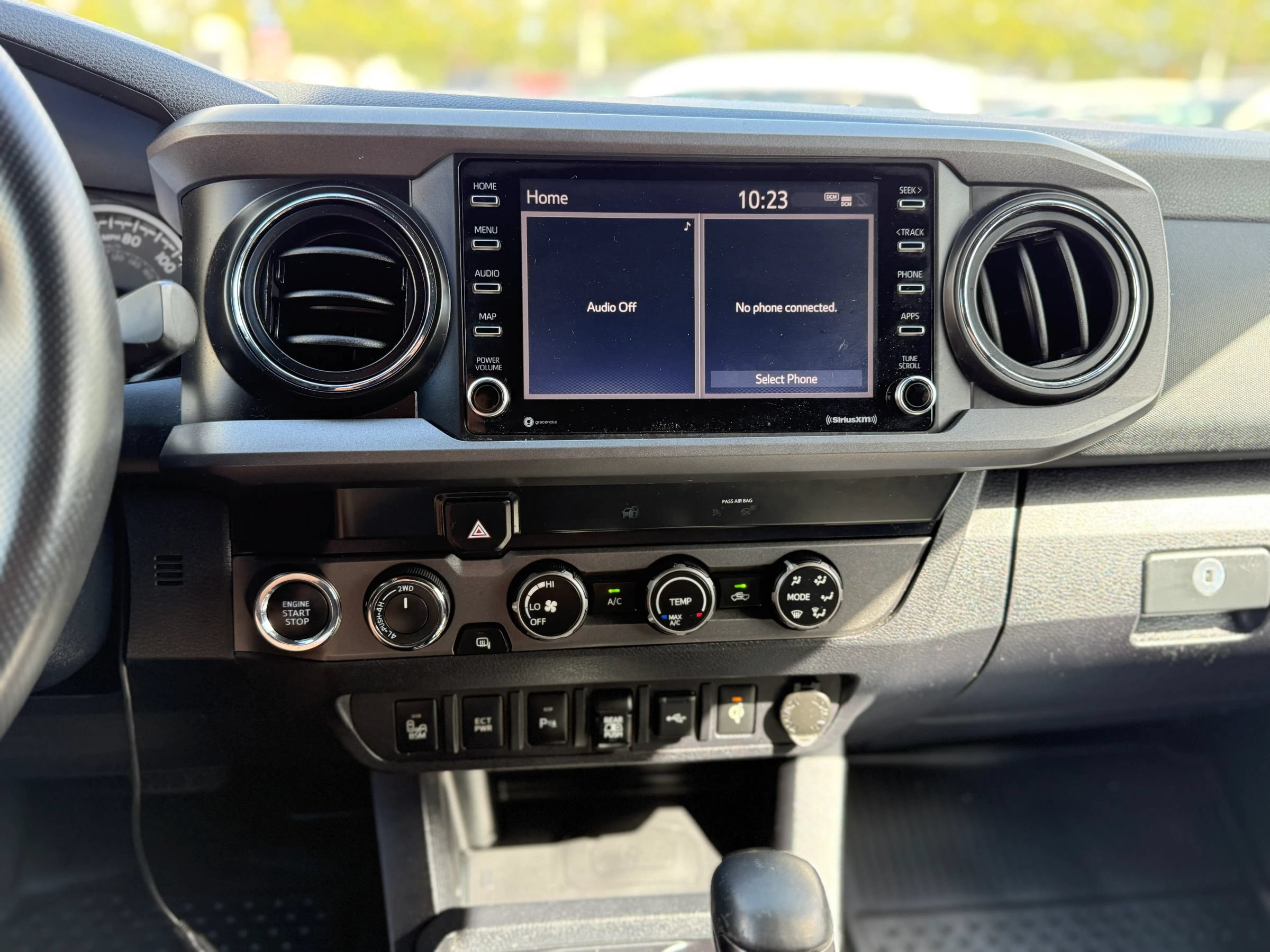 Used 2020 Toyota Tacoma TRD Off-Road w/ Technology Package AWD/4WD image 25