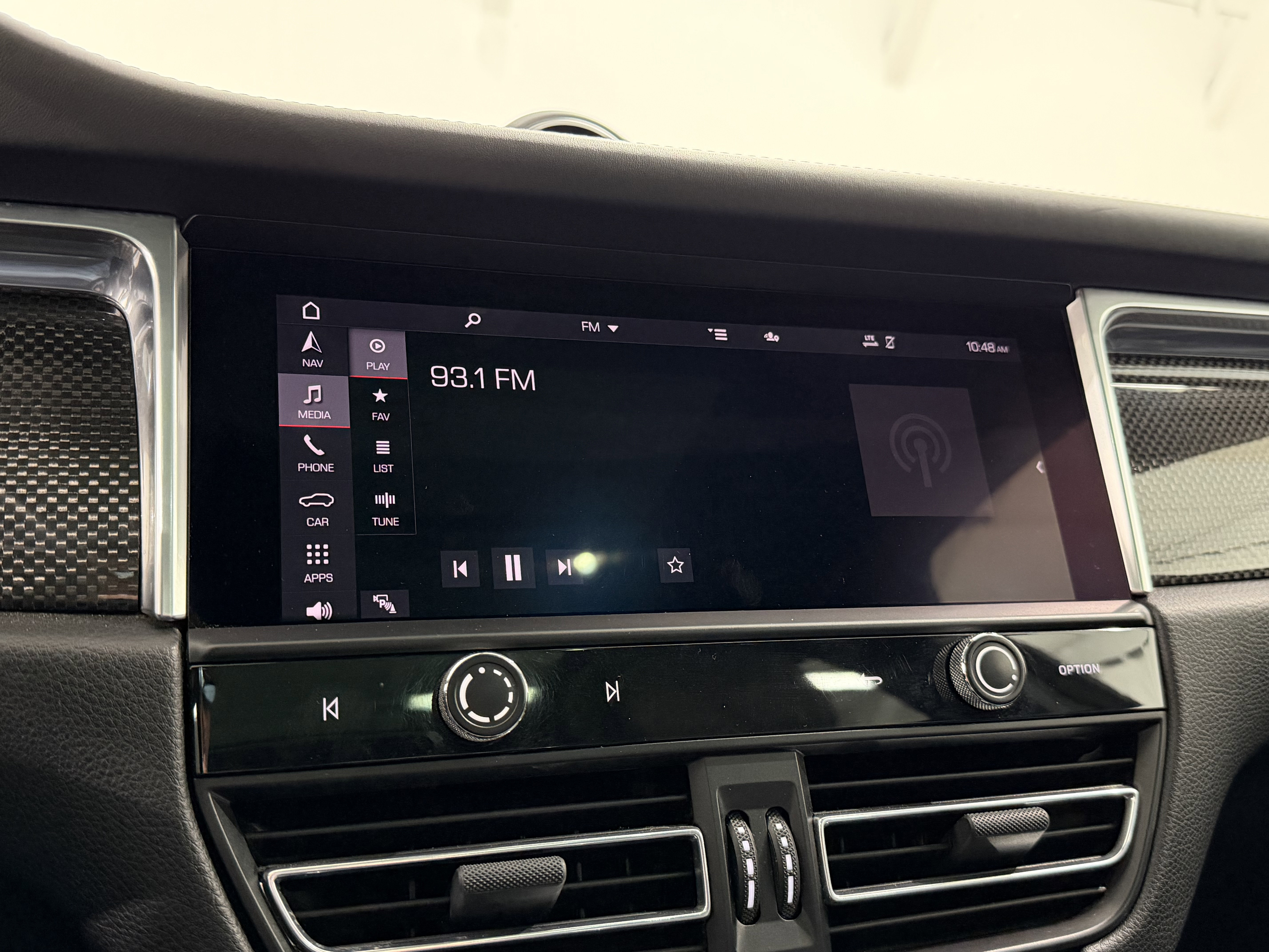 Certified 2022 Porsche Macan image 42