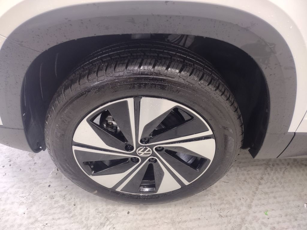 New 2026 Volkswagen Taos SE AWD/4WD image 5