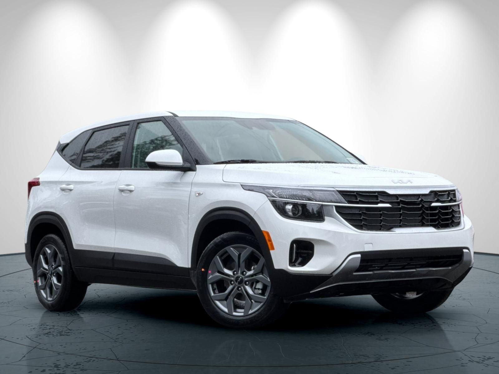 New 2026 Kia Seltos LX image 2