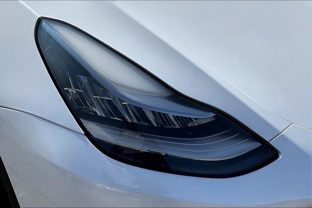 Used 2021 Tesla Model Y Long Range image 31