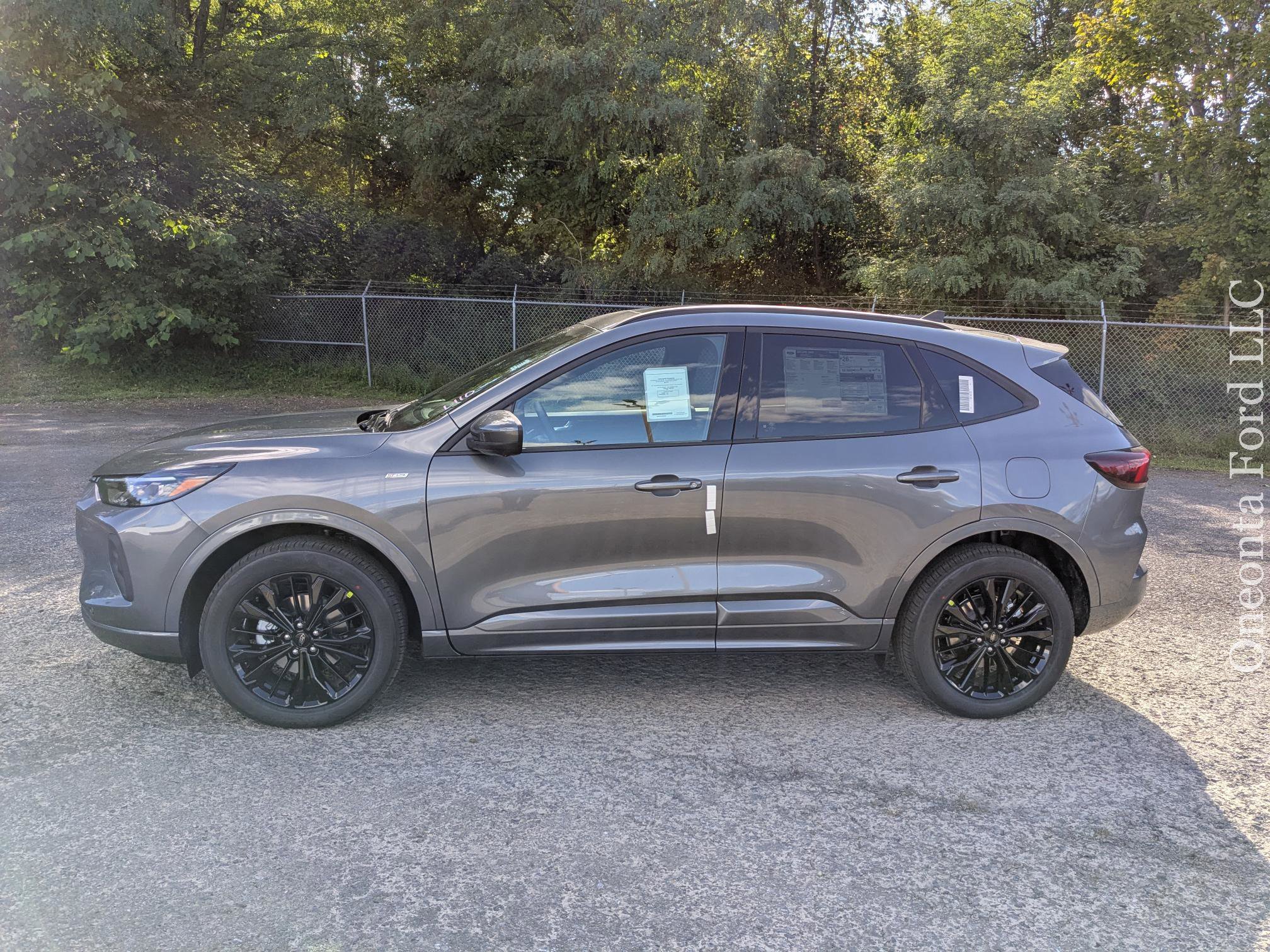 New 2025 Ford Escape ST-Line Elite image 2