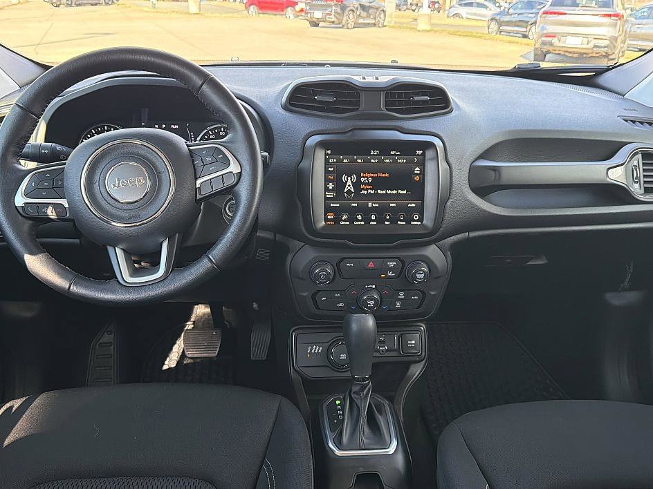 Used 2023 Jeep Renegade Latitude w/ Premium Group image 19