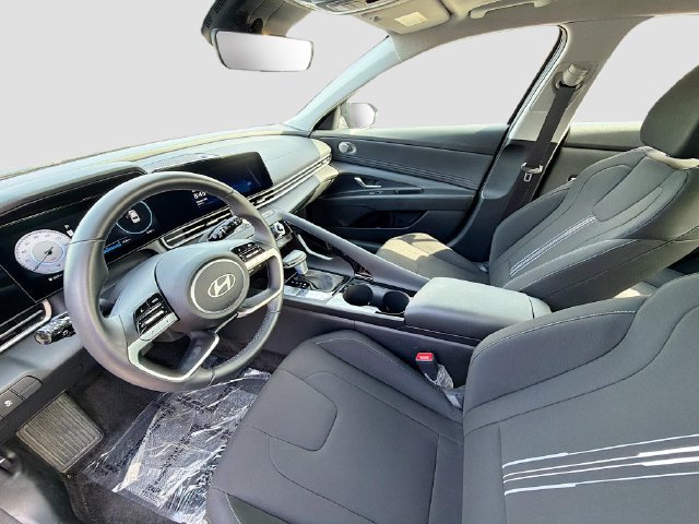 Certified 2025 Hyundai Elantra SEL FWD image 22