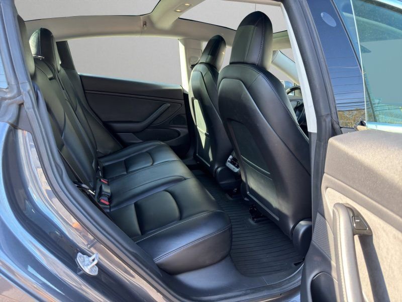 Used 2018 Tesla Model 3 Long Range image 12