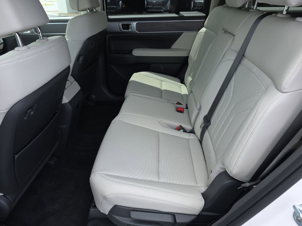 Used 2026 Hyundai Santa Fe SEL FWD image 9