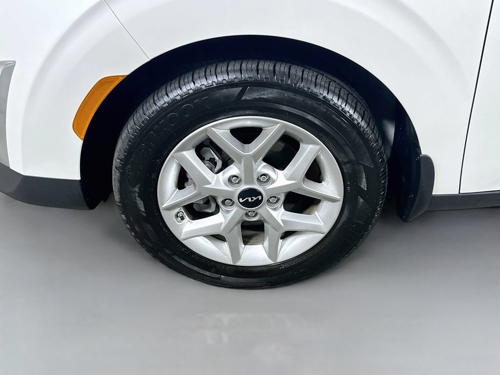 Used 2025 Kia Soul LX w/ LX Technology Package FWD image 8