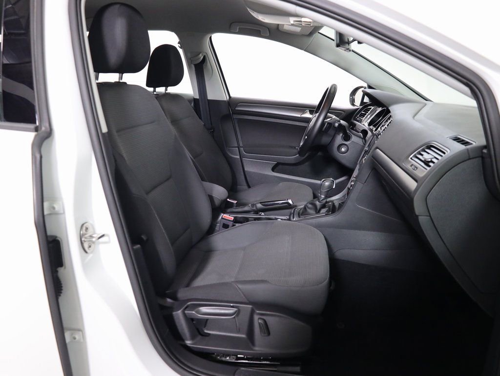Used 2018 Volkswagen Golf S image 42