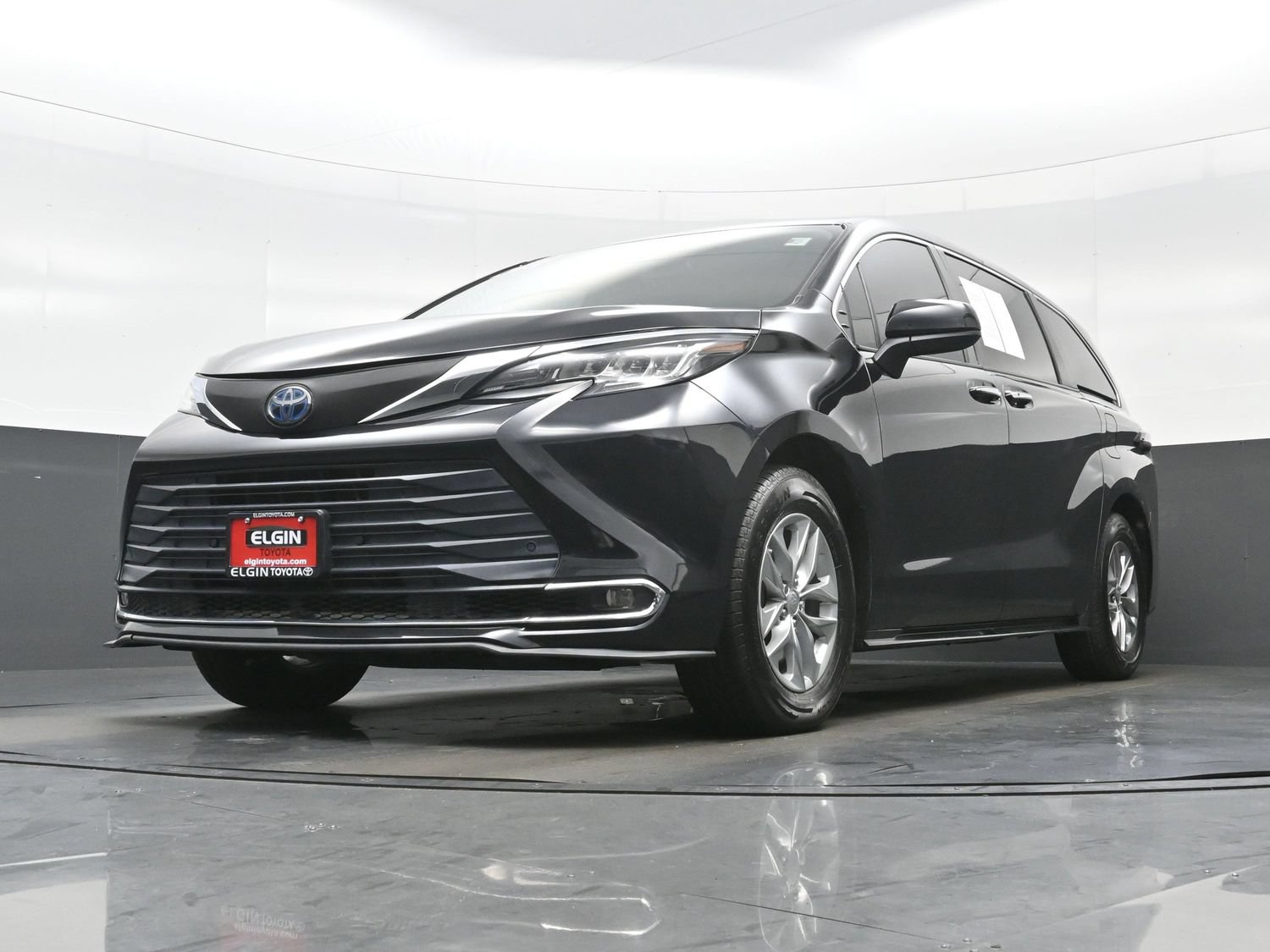 Used 2022 Toyota Sienna XLE FWD image 30