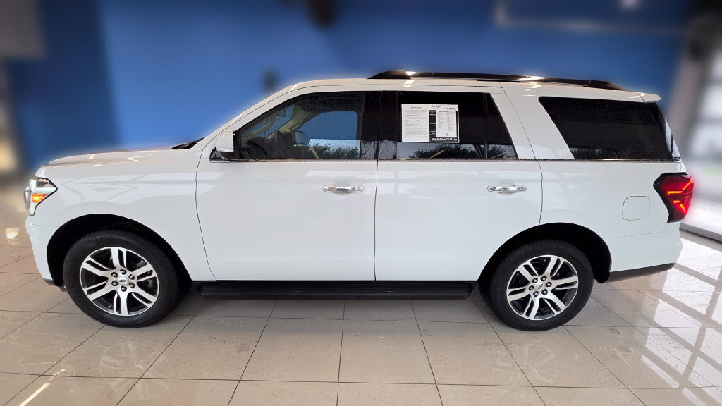Used 2024 Ford Expedition Limited AWD/4WD image 2
