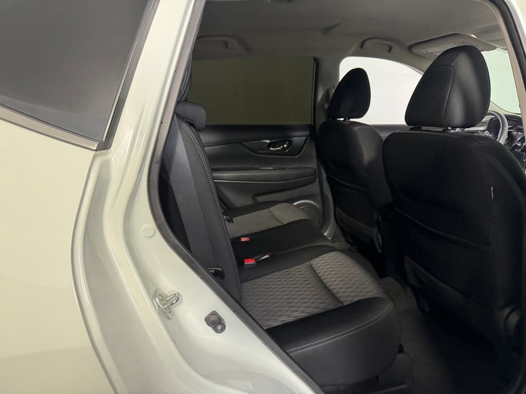 Used 2020 Nissan Rogue SV FWD image 30