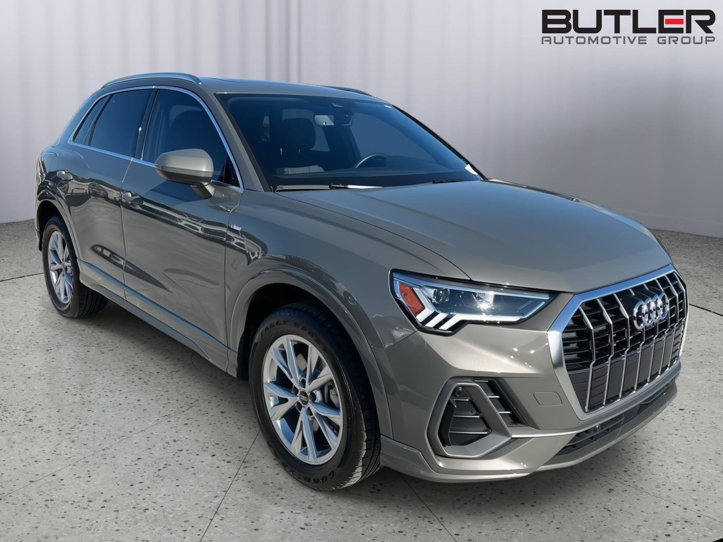 Used 2024 Audi Q3 2.0T Premium Plus w/ Premium Plus Package image 3