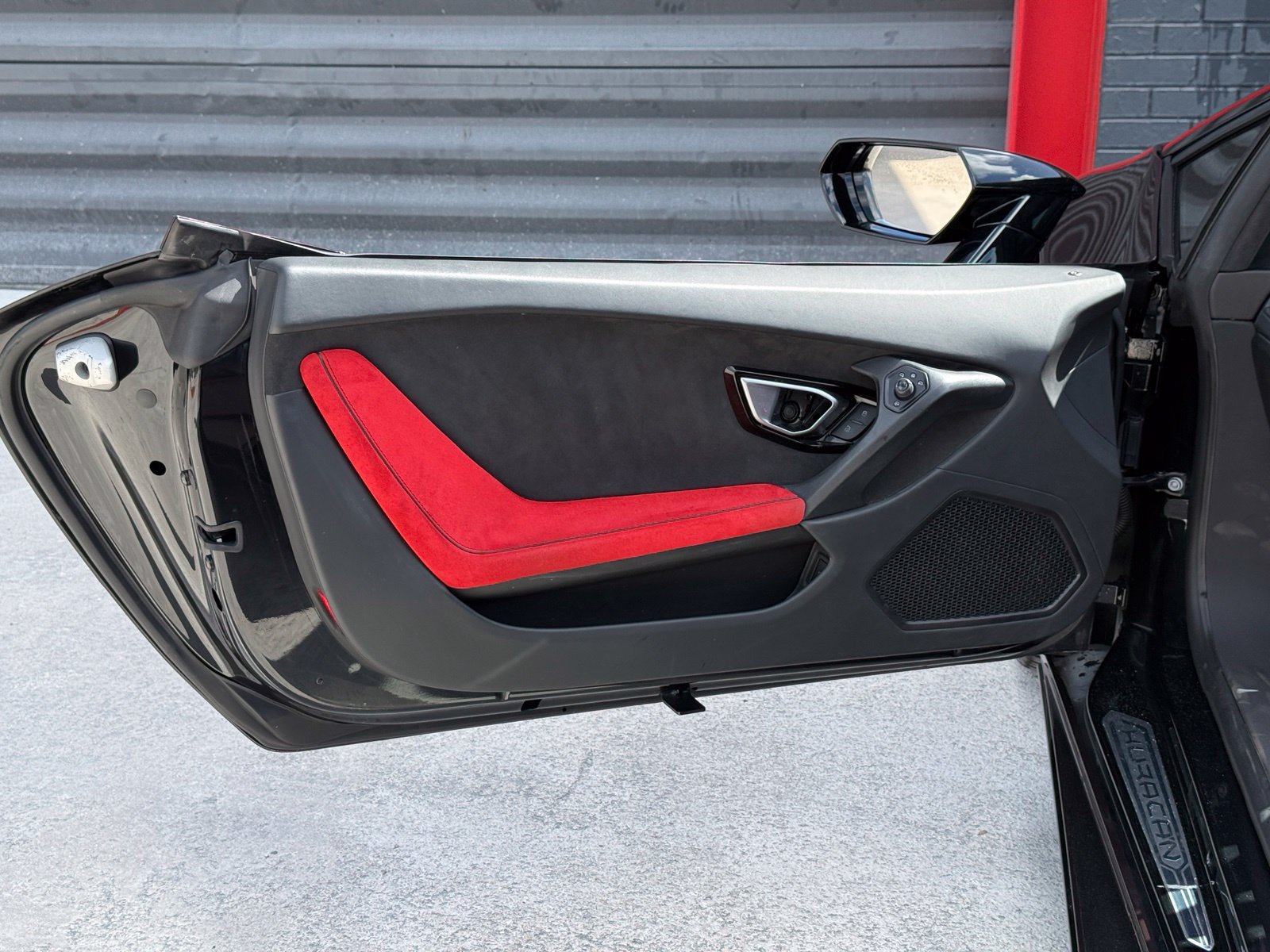 Used 2022 Lamborghini Huracan EVO RWD image 23