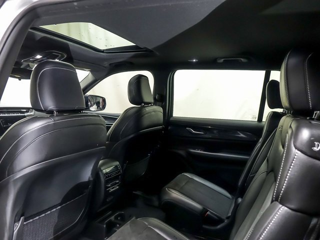 Used 2023 Jeep Grand Cherokee L Laredo image 12