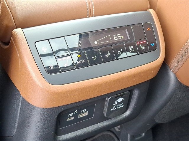 Used 2023 Nissan Pathfinder Platinum image 12