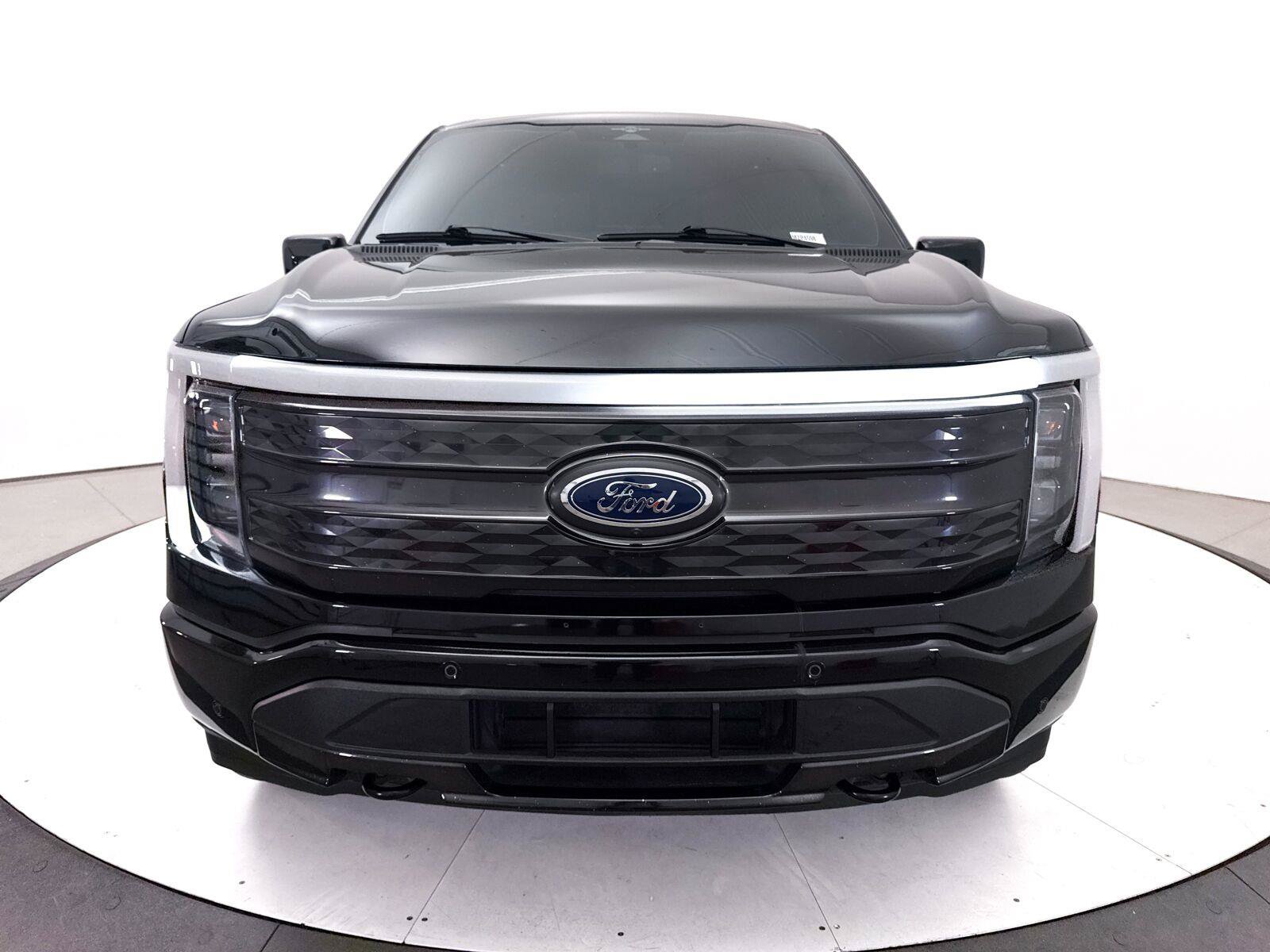 Used 2023 Ford F150 Lightning Platinum AWD/4WD image 16