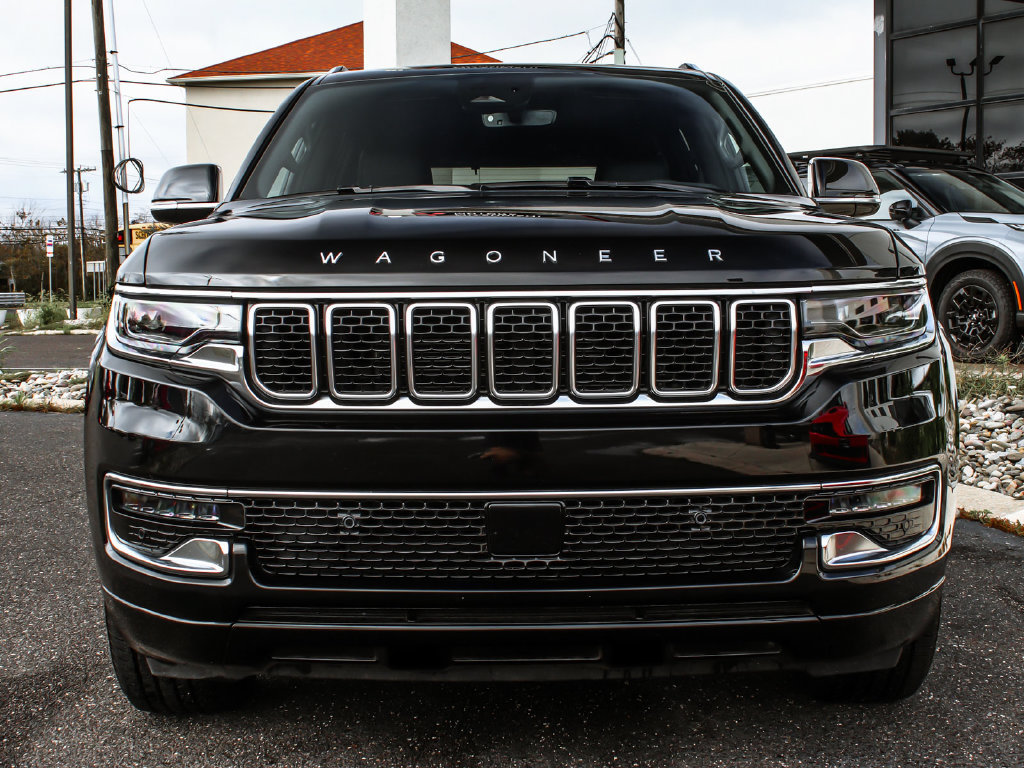 Used 2025 Jeep Wagoneer 4WD image 2