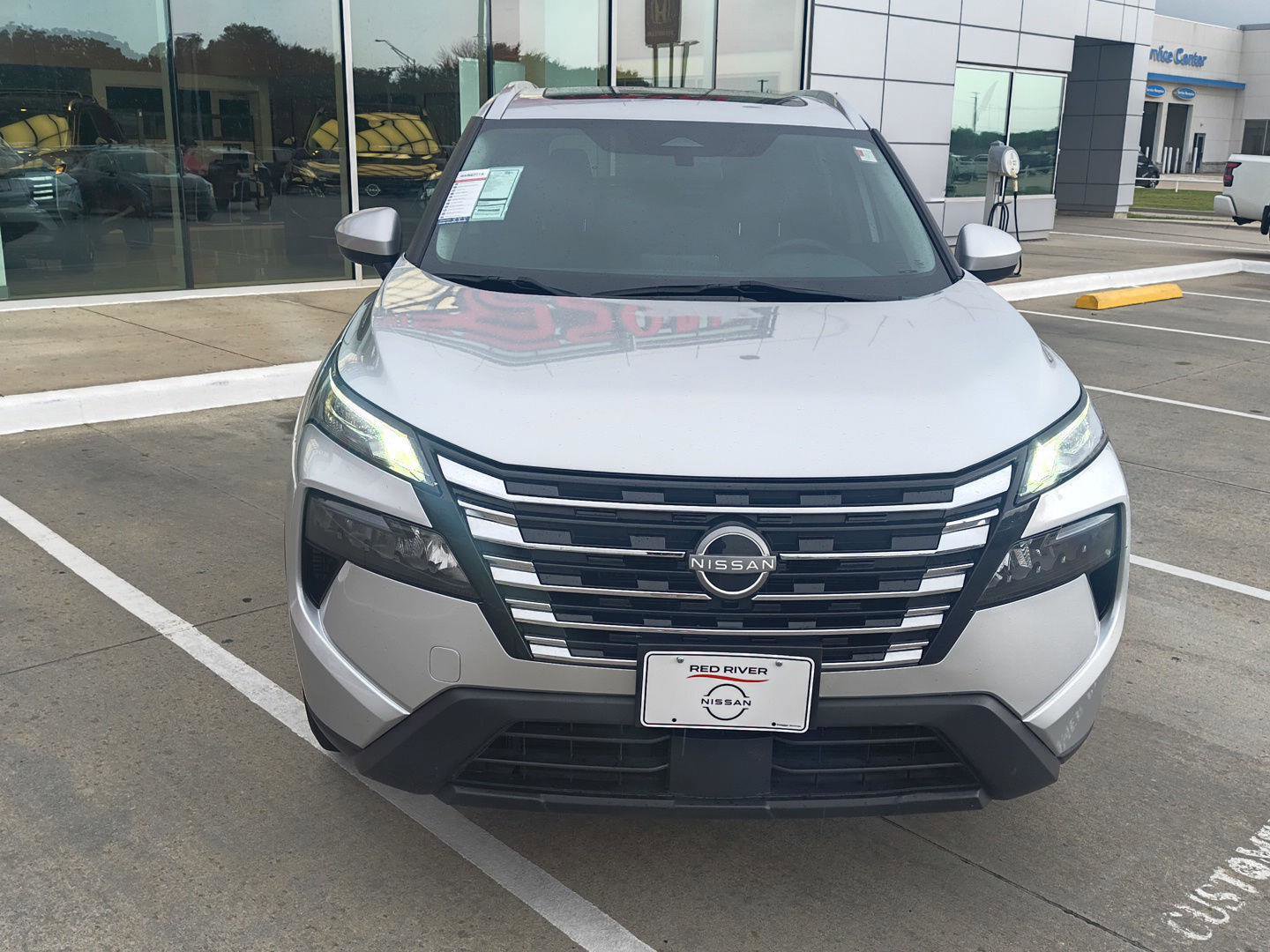 Used 2024 Nissan Rogue SV w/ SV Premium Package FWD image 16