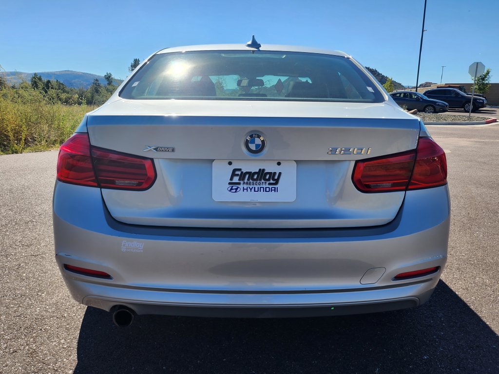 Used 2016 BMW 320i xDrive Sedan AWD/4WD image 5