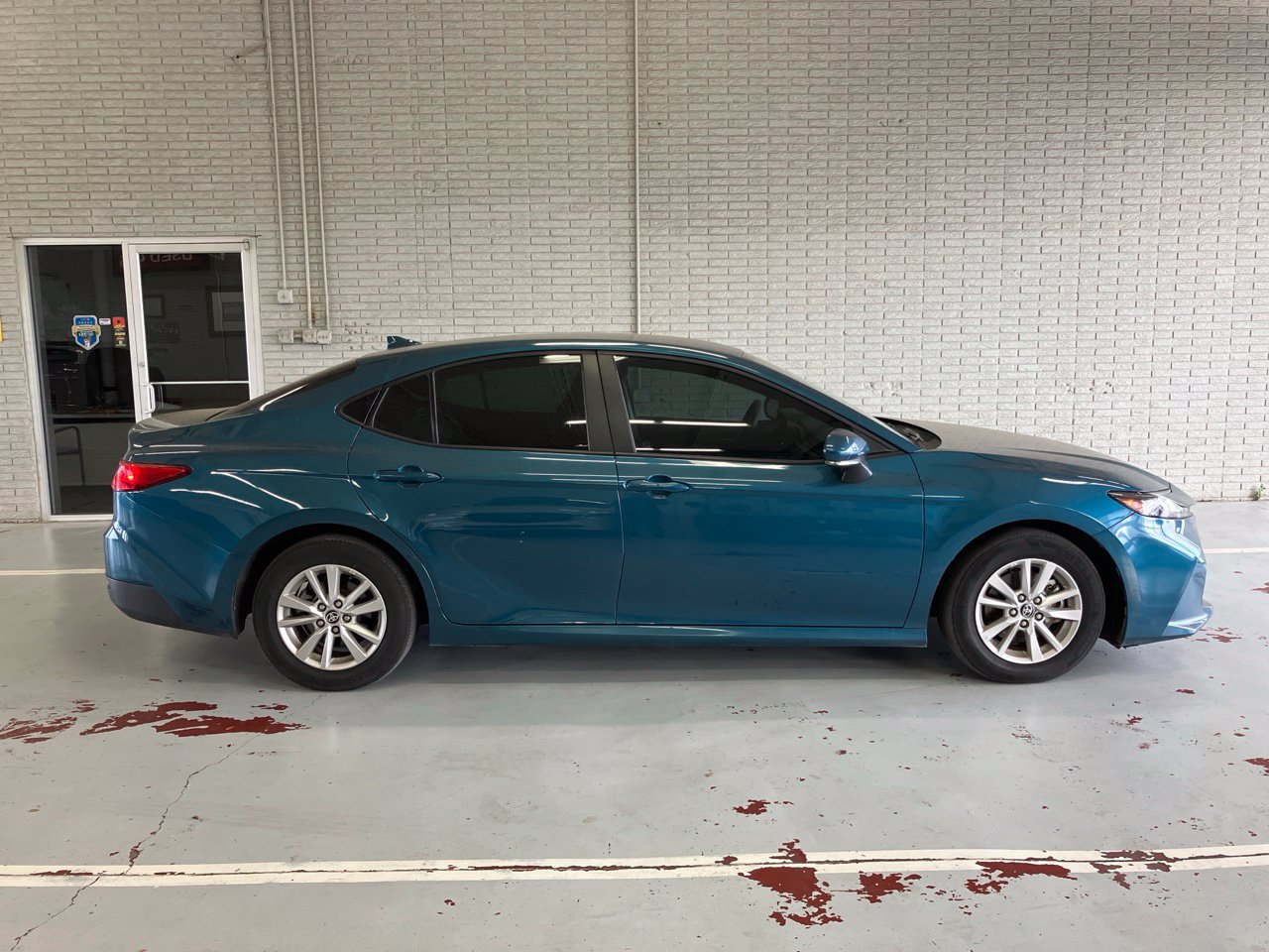 Used 2025 Toyota Camry LE w/ Convenience Package FWD image 2