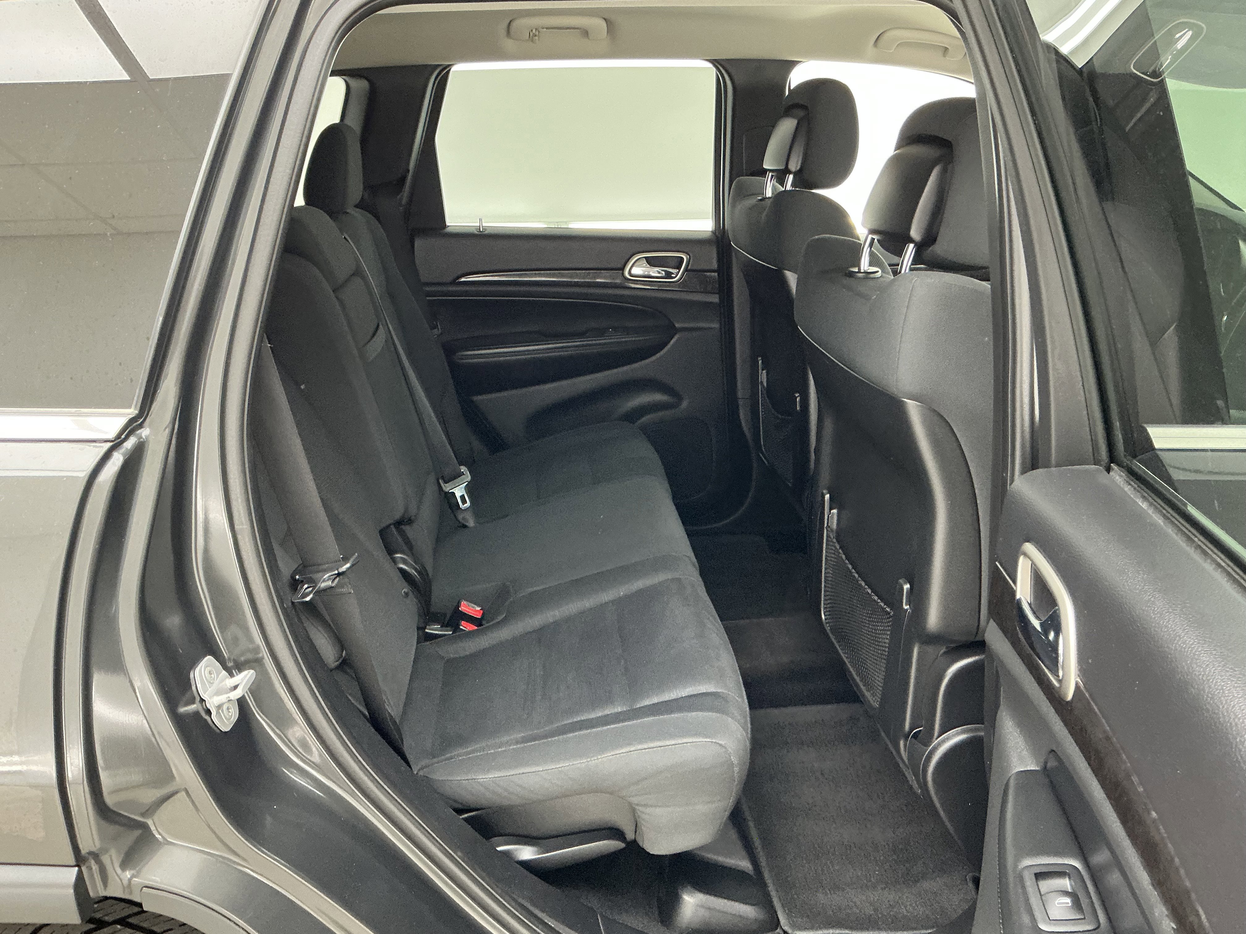 Used 2011 Jeep Grand Cherokee Laredo w/ Security & Convenience Group image 22