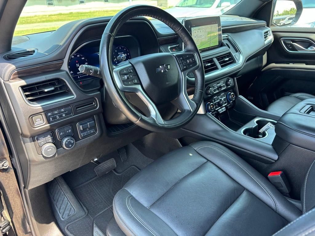 Used 2024 Chevrolet Suburban Z71 w/ Luxury Package AWD/4WD image 6