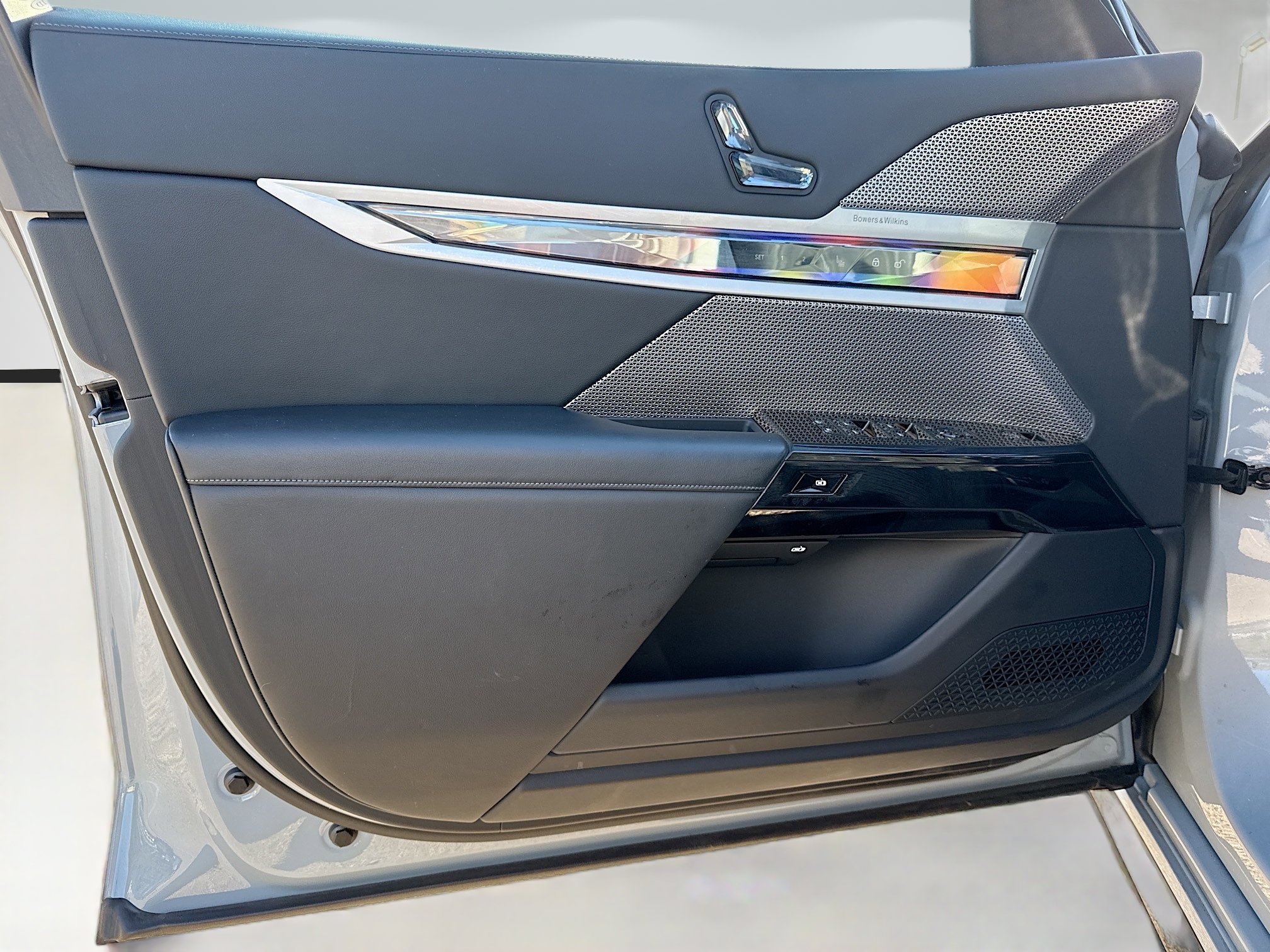 Used 2023 BMW 760i xDrive w/ Executive Package image 22