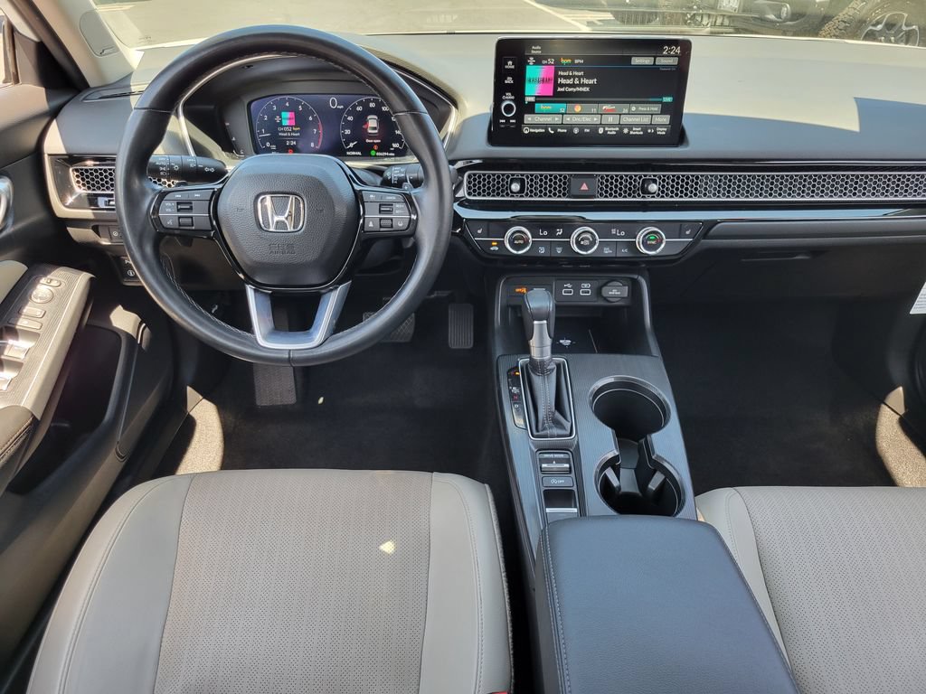 Used 2024 Honda Civic Touring image 4