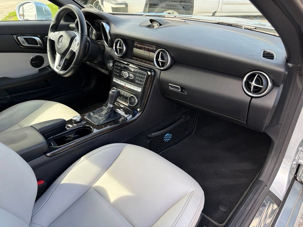 Used 2016 Mercedes-Benz SLK 350 image 12