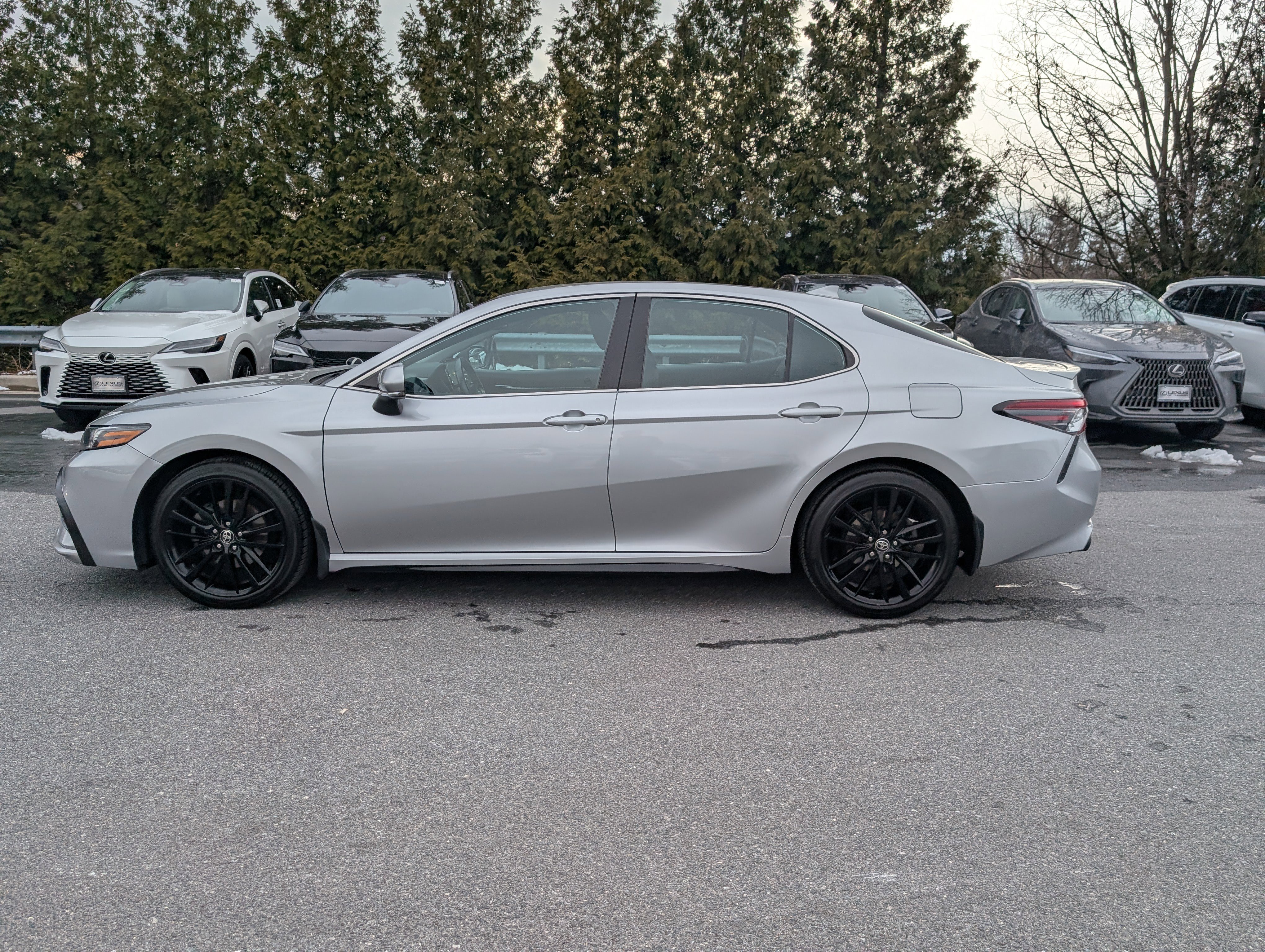 Used 2022 Toyota Camry XSE image 6