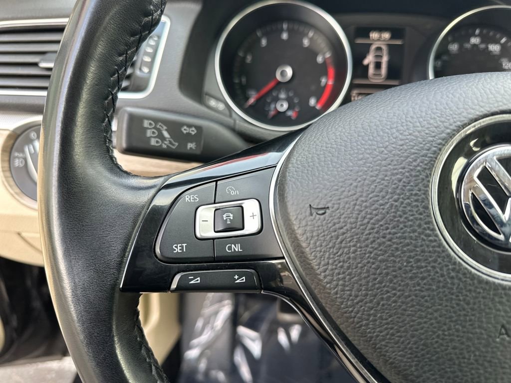 Used 2018 Volkswagen Passat 2.0T SE w/ SE Lighting Package image 19