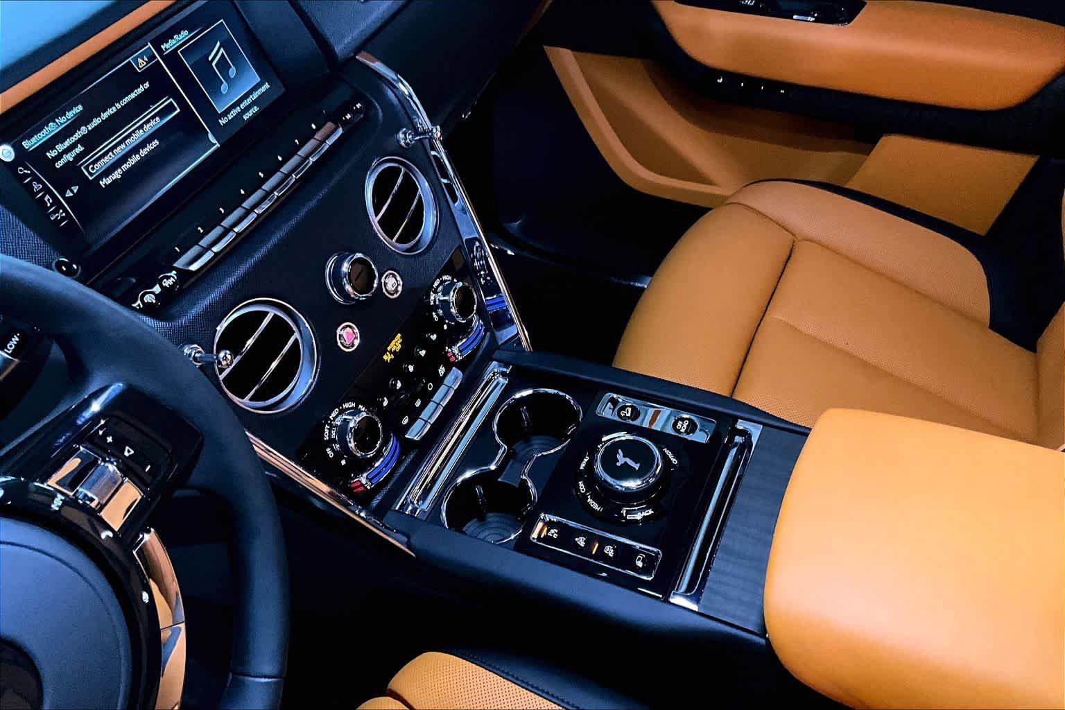 Used 2022 Rolls-Royce Cullinan AWD/4WD image 16