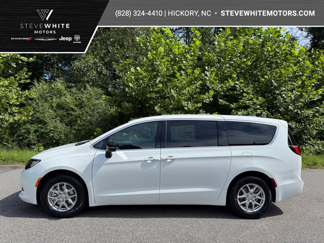 New 2026 Chrysler Voyager LX image 1