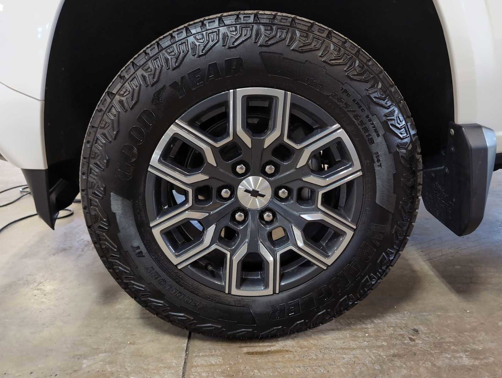 Used 2025 Chevrolet Colorado Z71 w/ Technology Package image 33