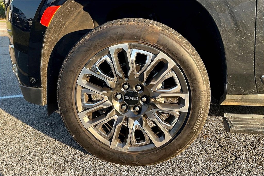 Used 2023 GMC Yukon Denali Ultimate image 8